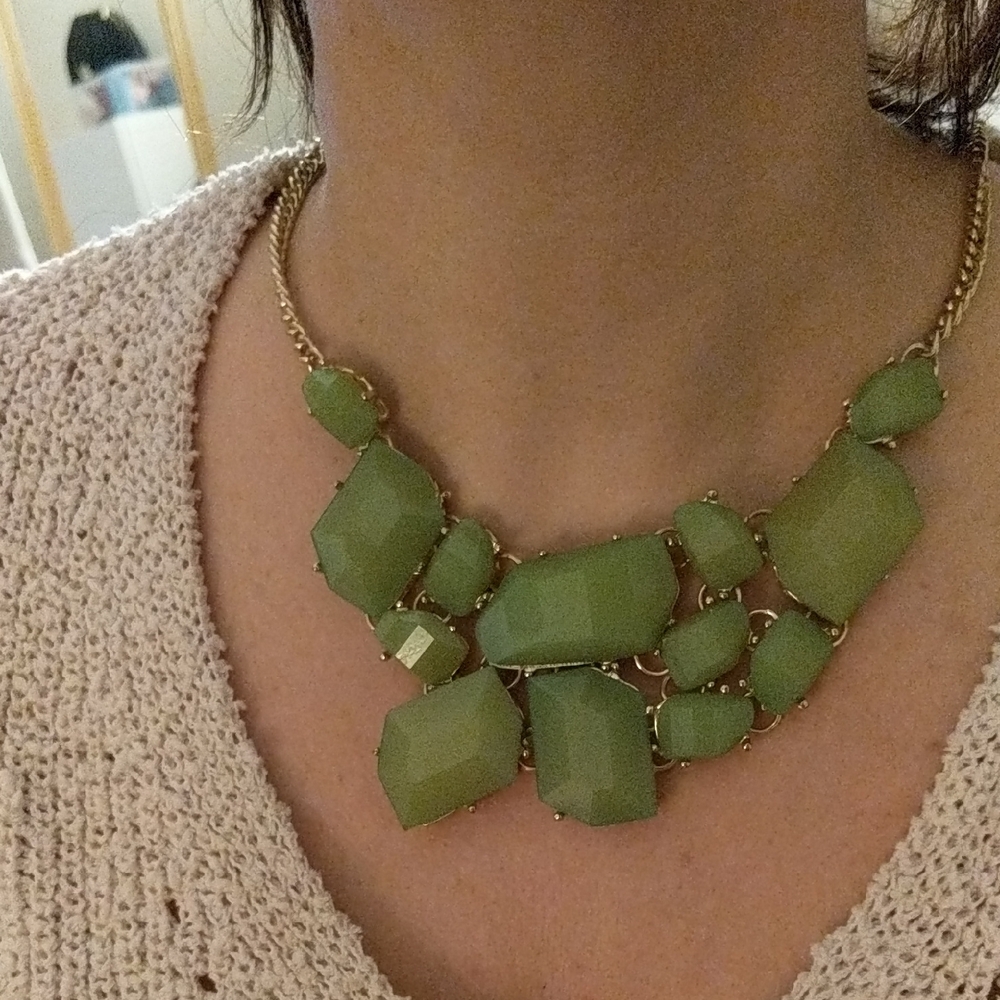 Elegant Green Statement Necklace - Picture 1 of 1